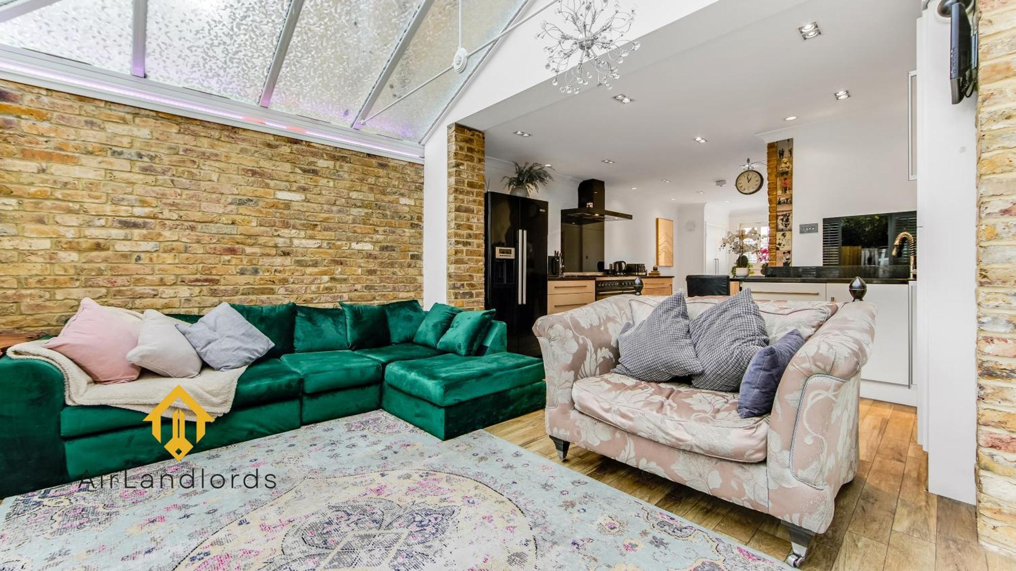 Exclusive 4 Bedroom House In The Heart Of Hackney! * Londra