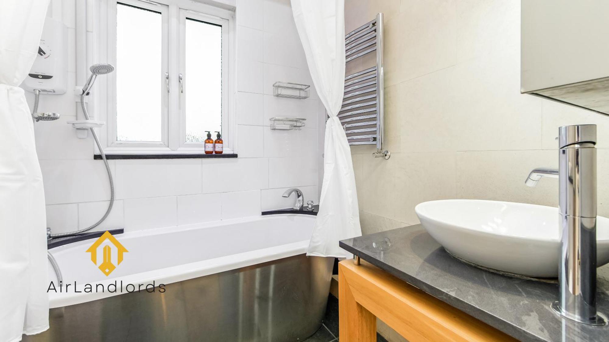 Exclusive 4 Bedroom House In The Heart Of Hackney! Case de vacanță *